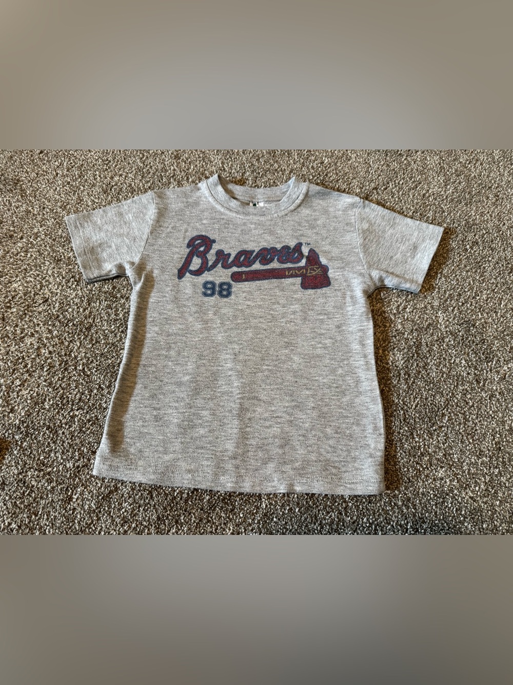 Atlanta Braves Morgan wallen 98 Laughing Giraffe Toddler boys gray shirt 4T